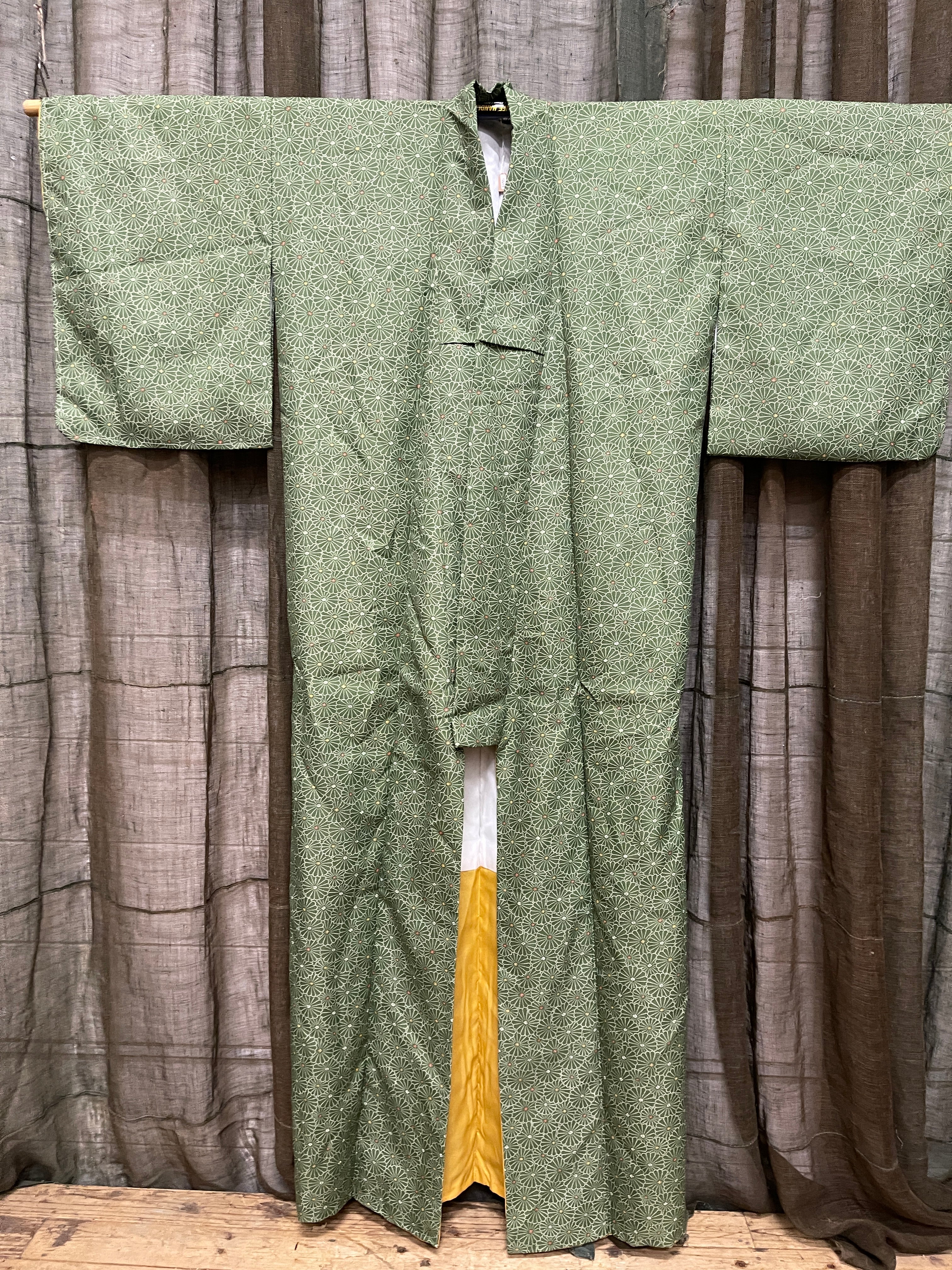 Vintage Japanese Silk Kimono | Chrysanthemum Pattern