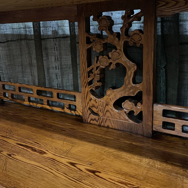 Kazari Dana, Midcentury Japanese Display Cabinet - Cedar | c.1950