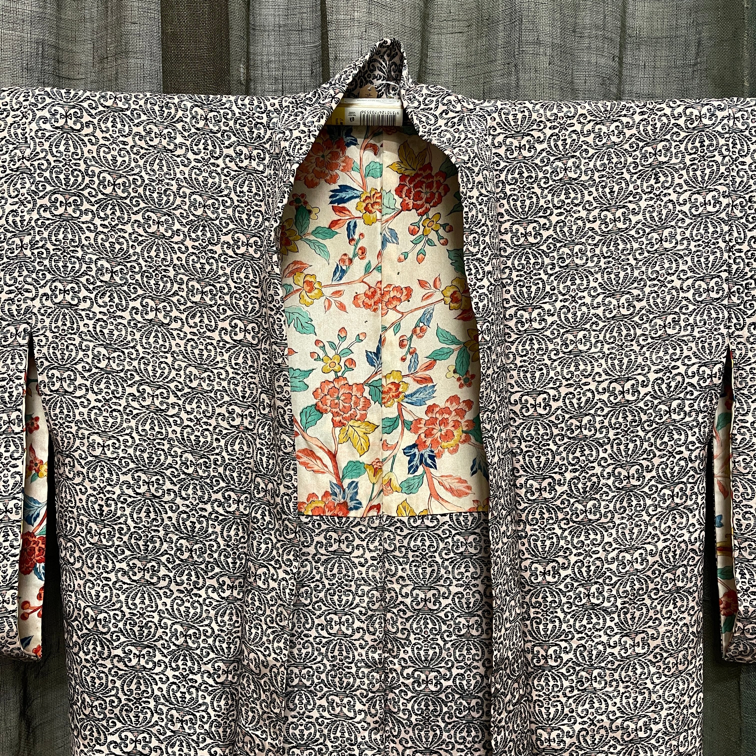 Japanese Haori-Kimono Jacket - Floral Pattern
