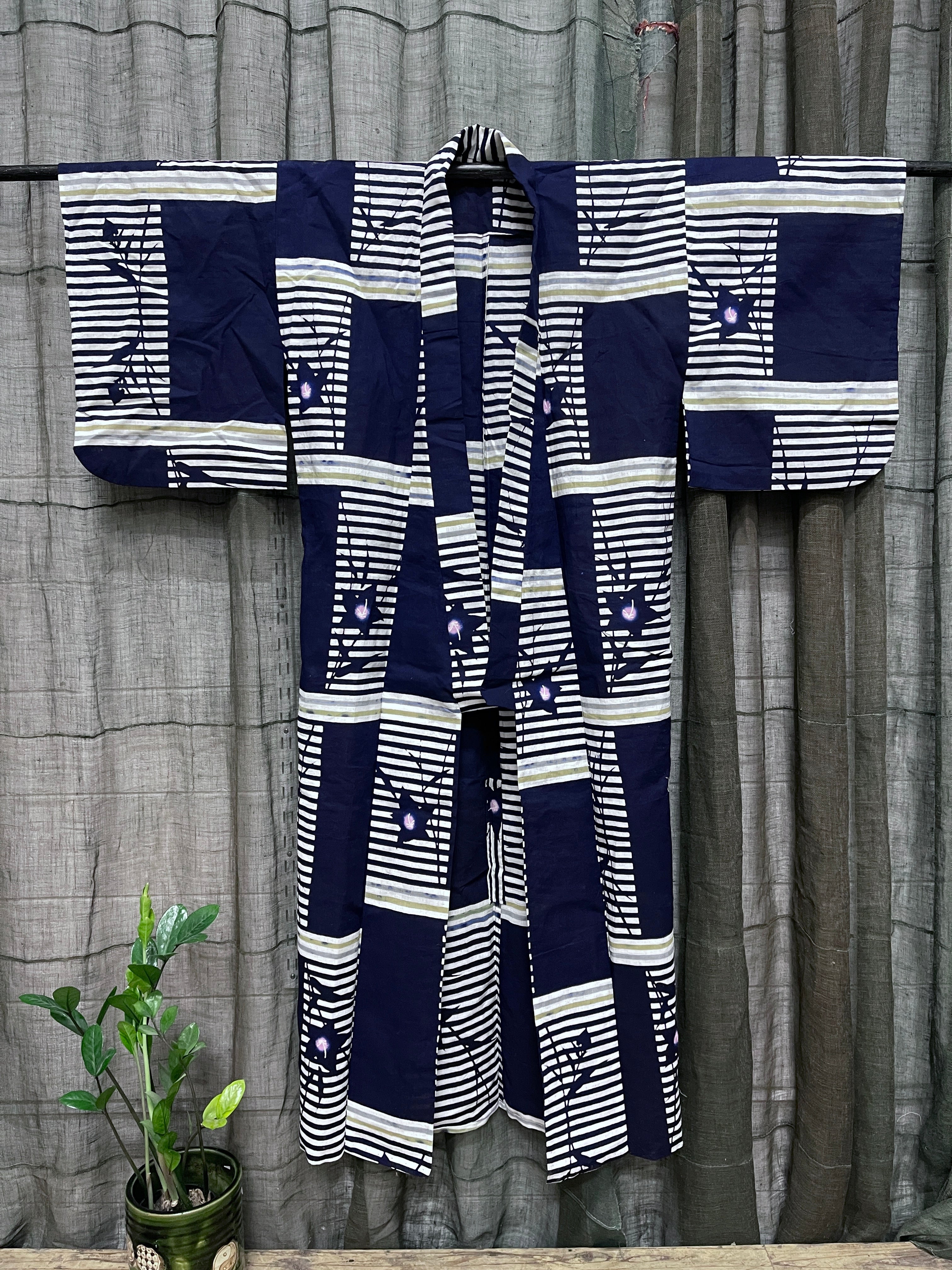 Vintage Yukata, Japanese Cotton Kimono - White & Blue - Women's