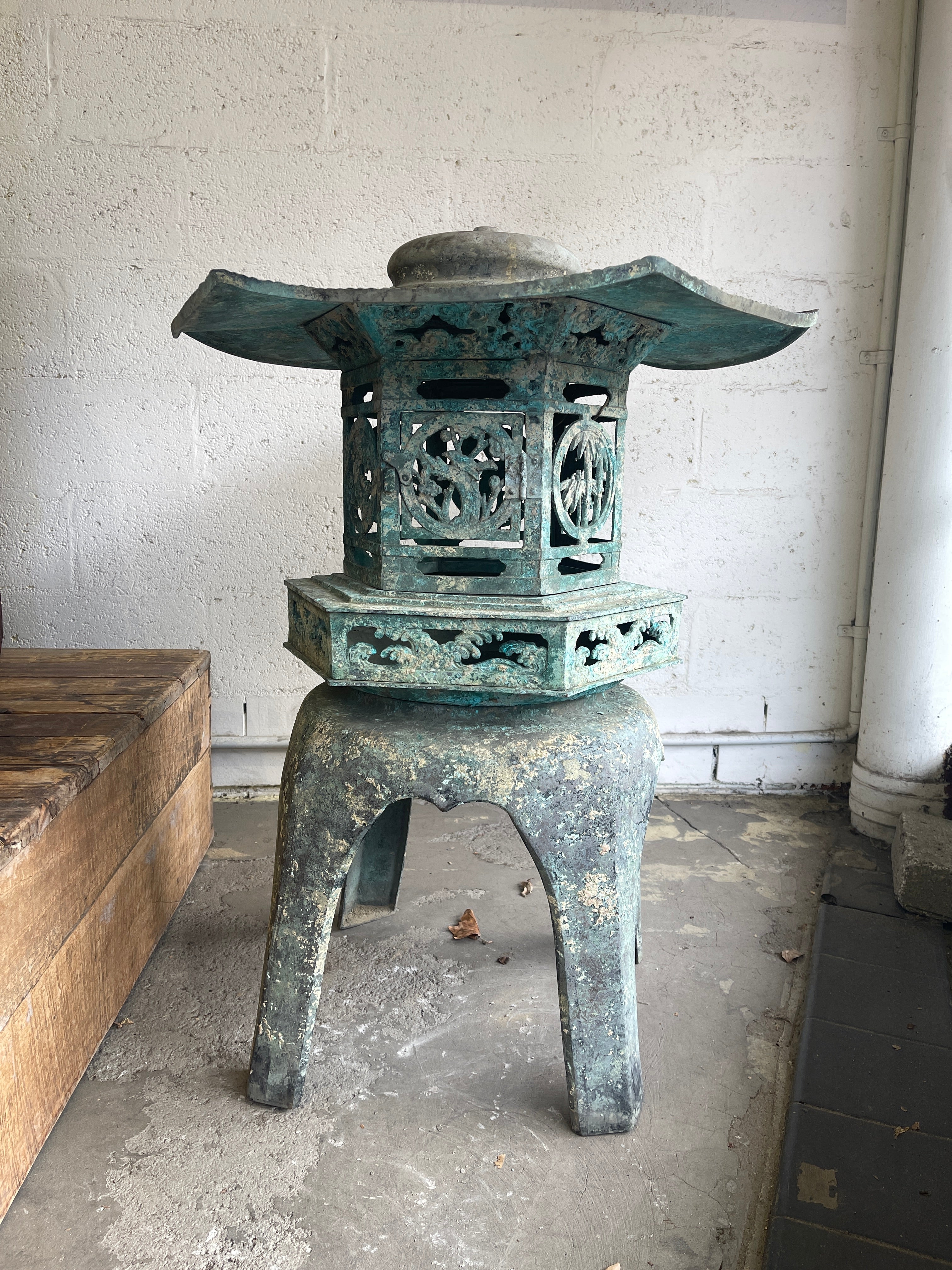 Japanese Bronze Hexagonal Garden Lantern - Rokkaku Yukimi Doro