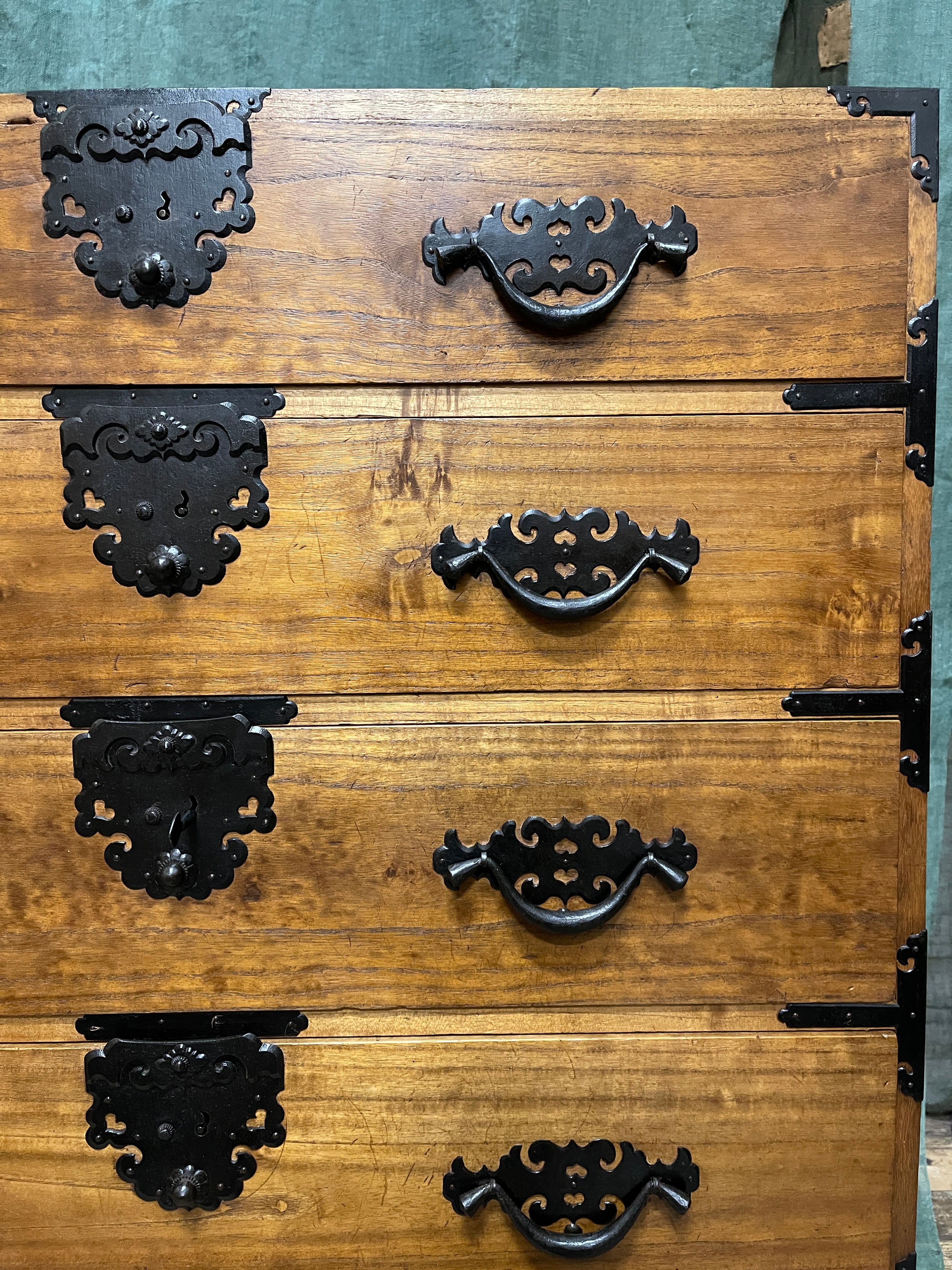 Japanese Kimono Chest of Drawers From Kanazawa - Paulownia | Meiji