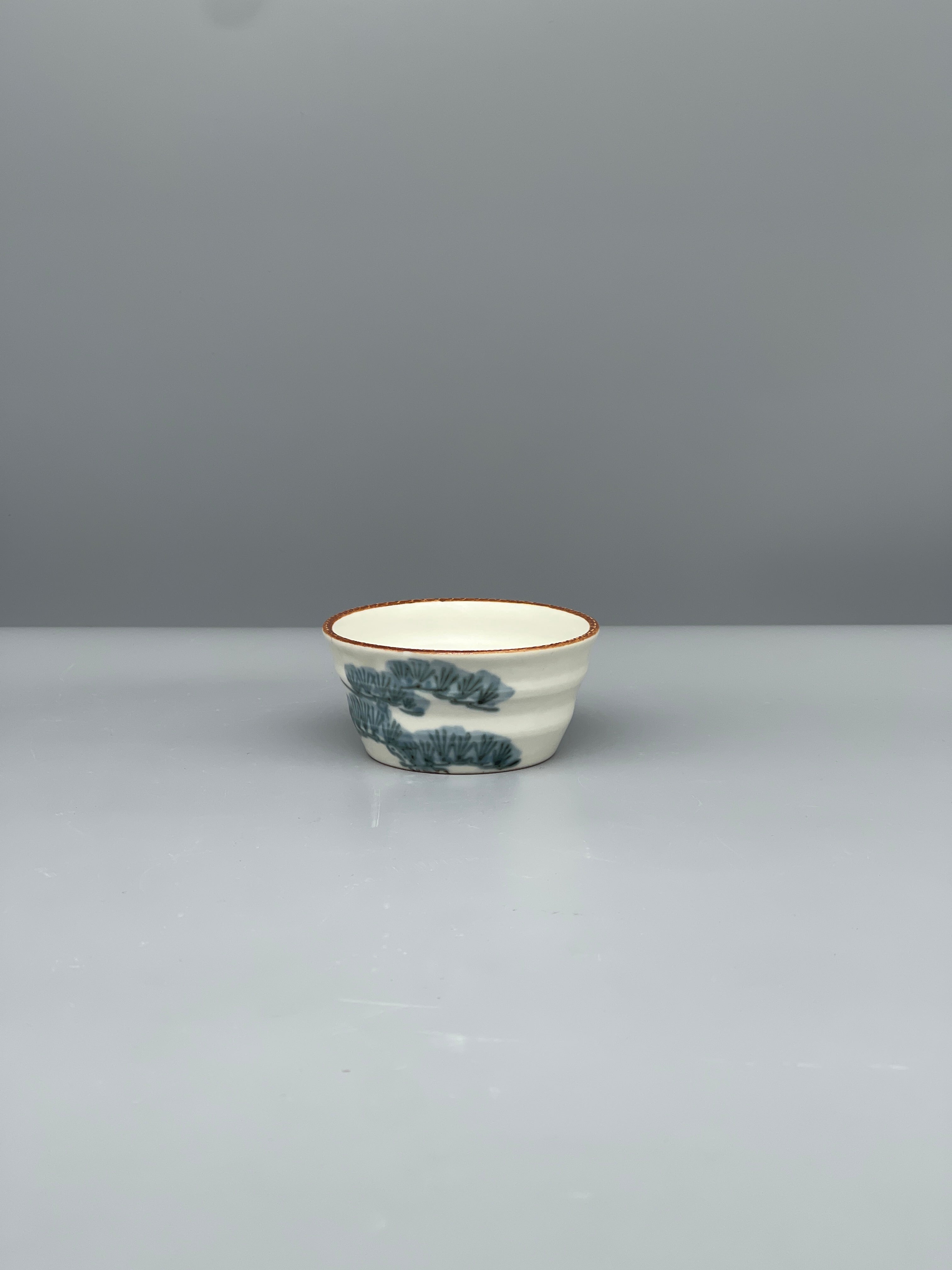 Japanese Five Piece Tableware Set, Blue & White Matsu Pine Motif