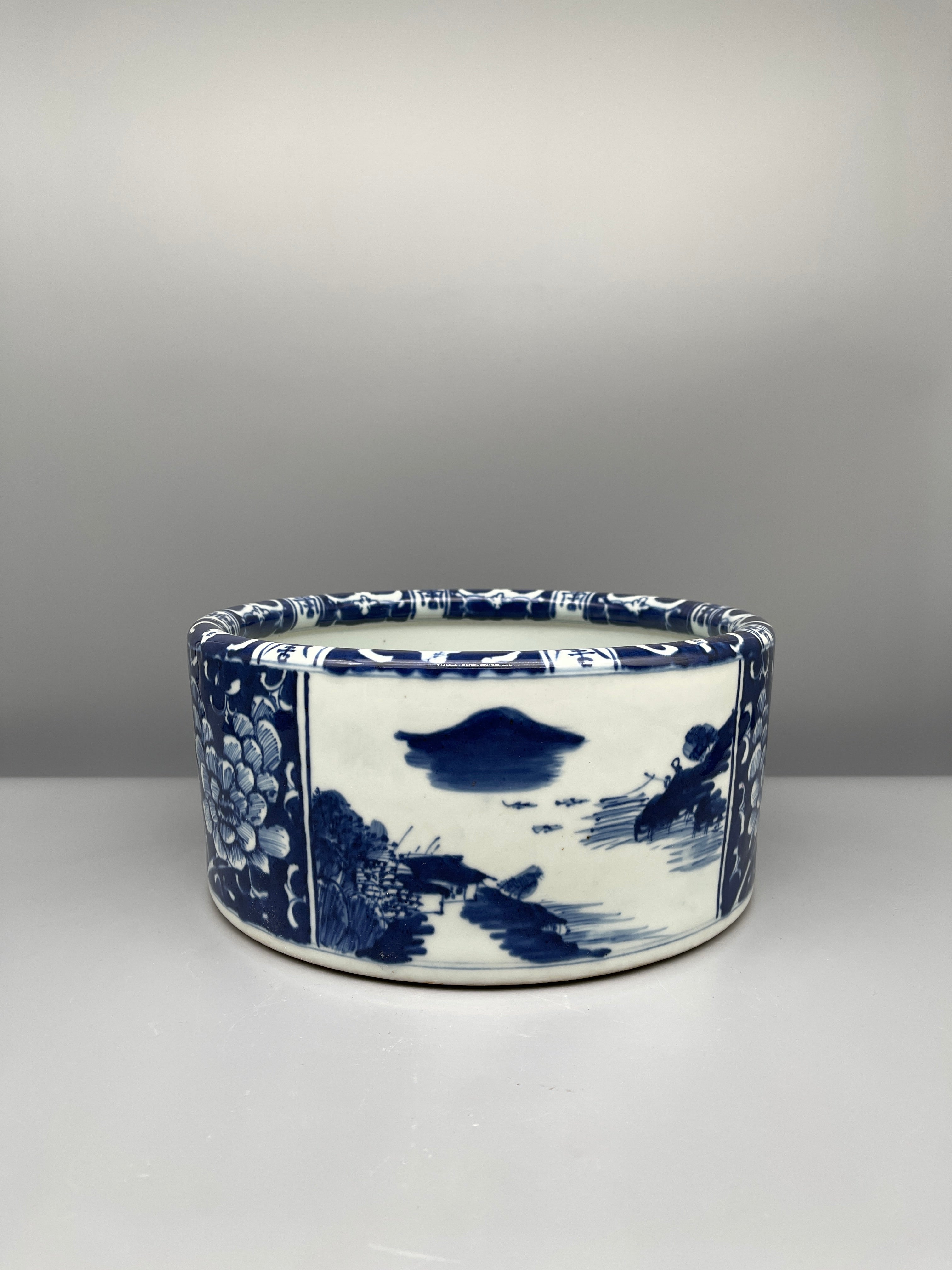 Chinese Porcelain Blue & White Pot