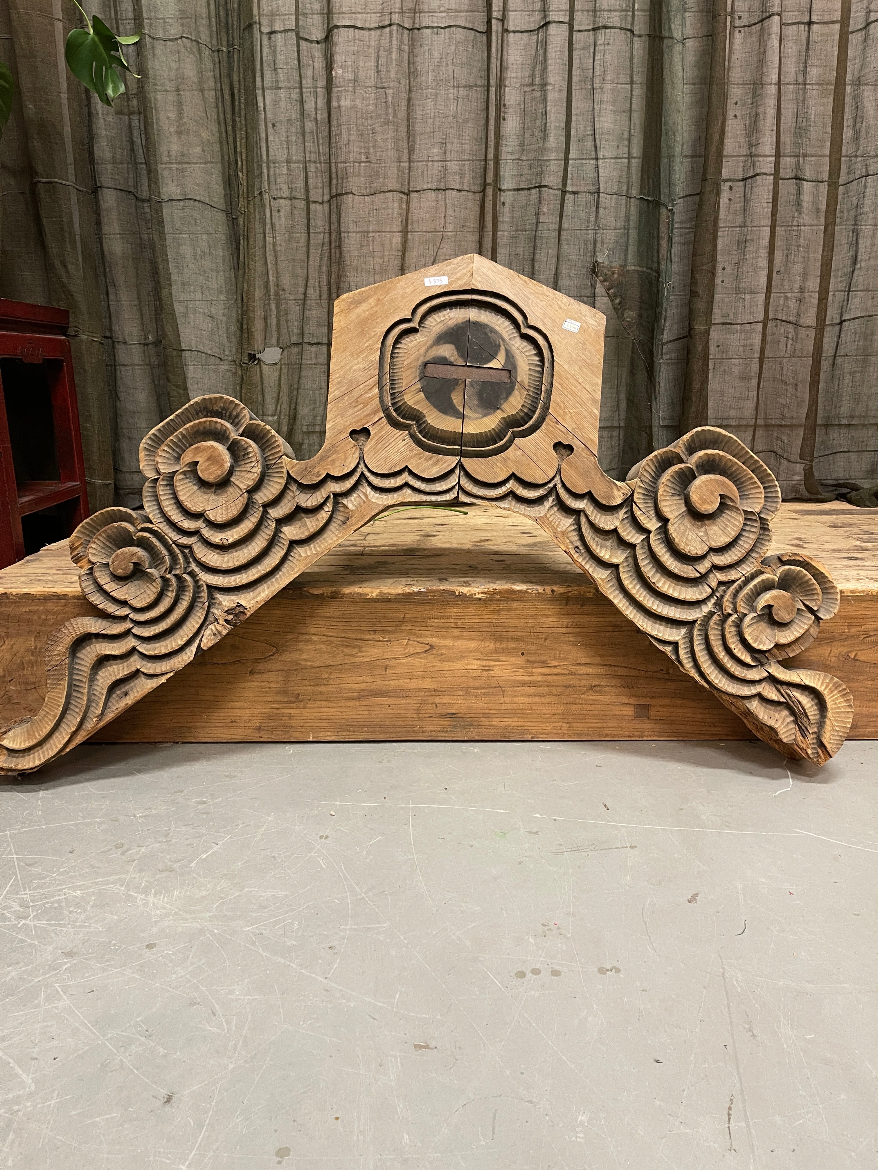 Traditional Japanese Architectural Carving, Gegyo