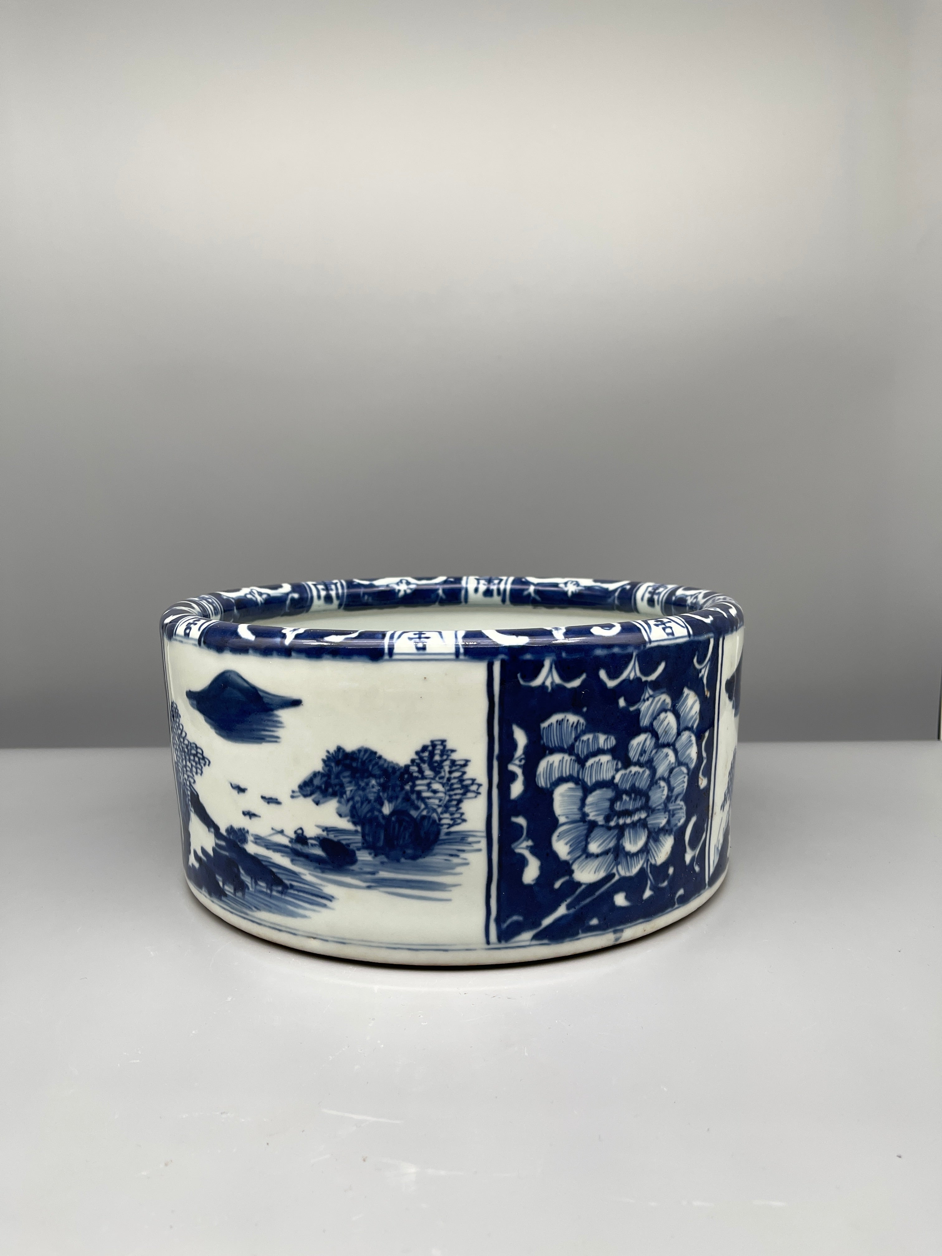 Chinese Porcelain Blue & White Pot