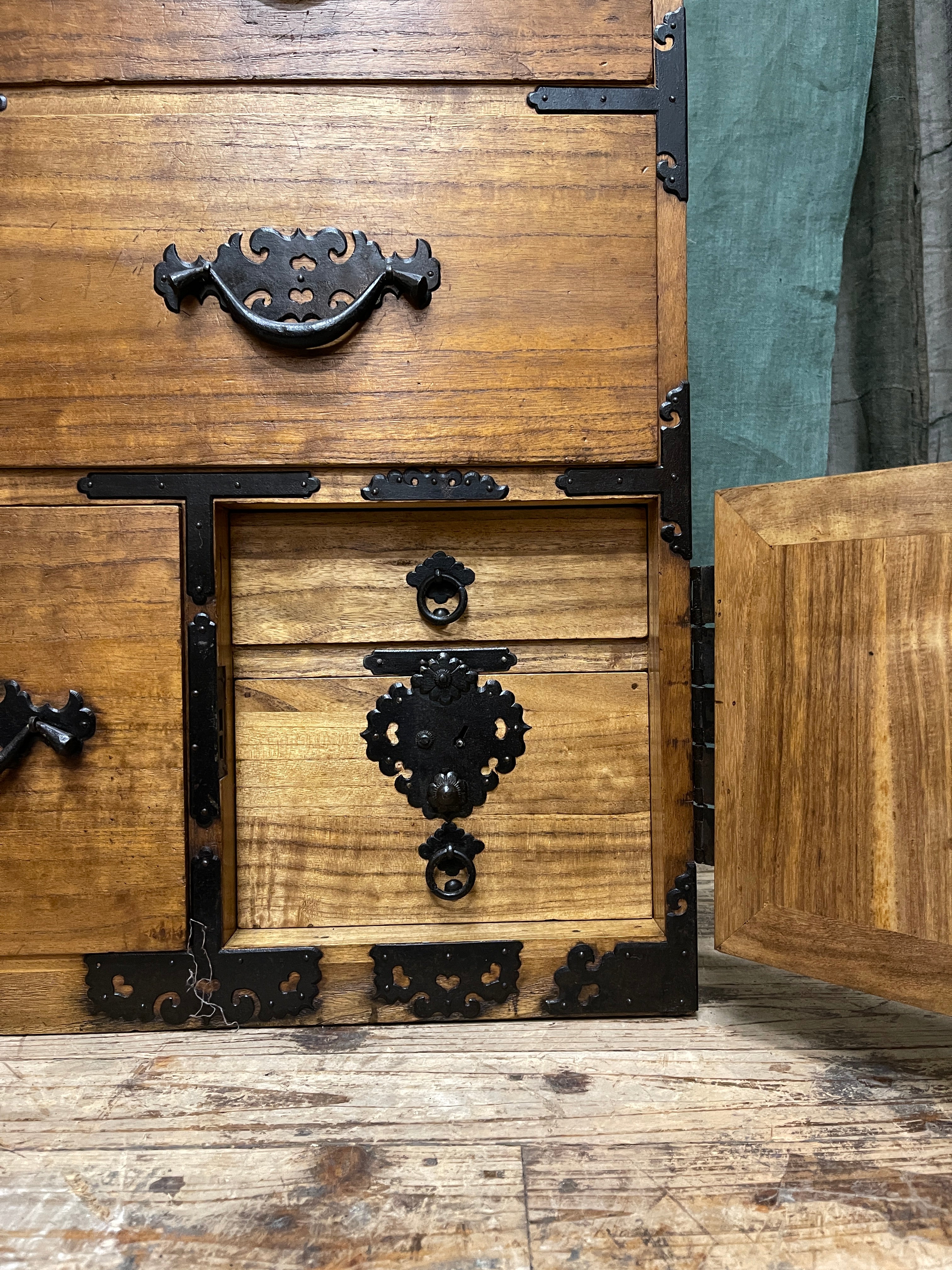 Japanese Kimono Chest of Drawers From Kanazawa - Paulownia | Meiji