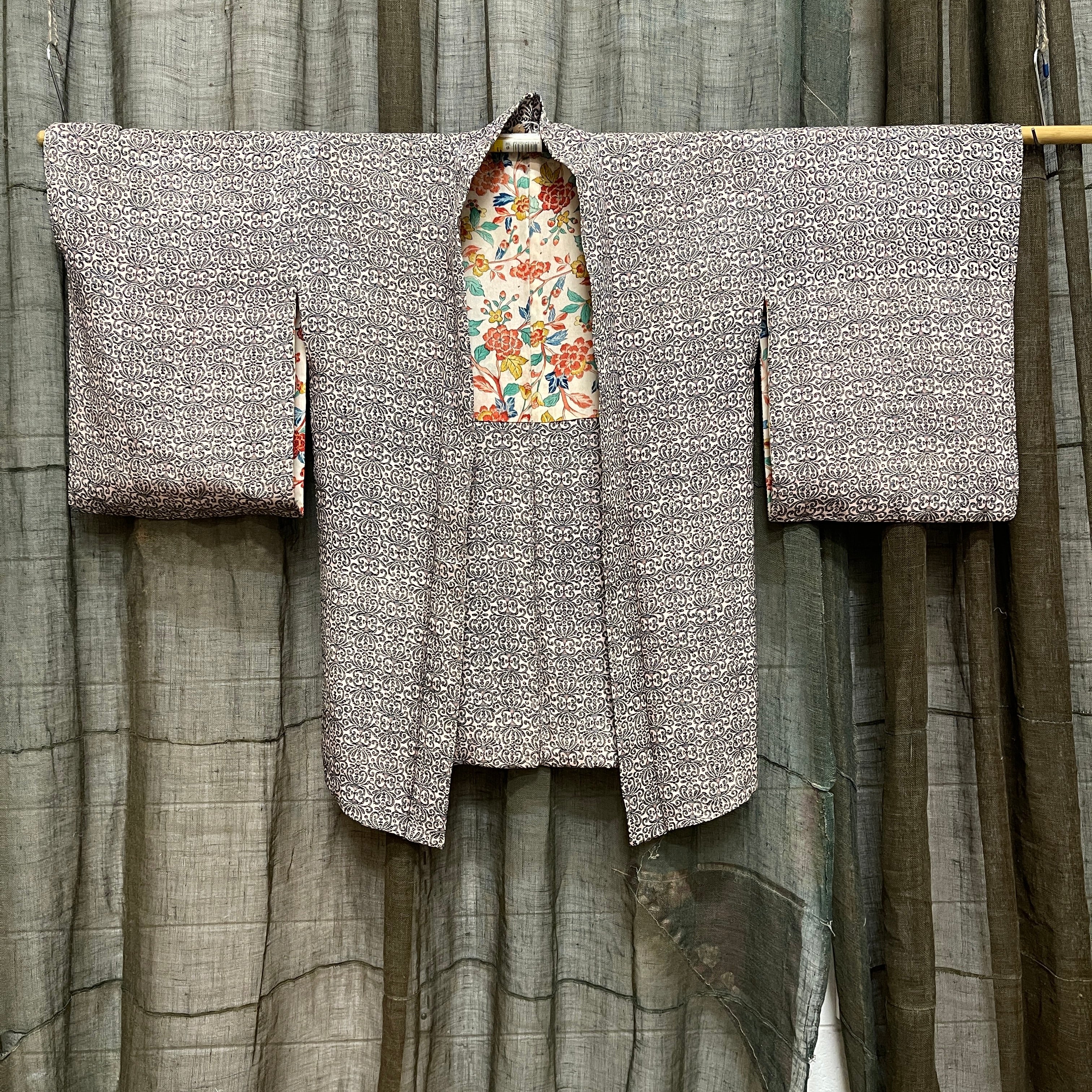 Japanese Haori-Kimono Jacket - Floral Pattern