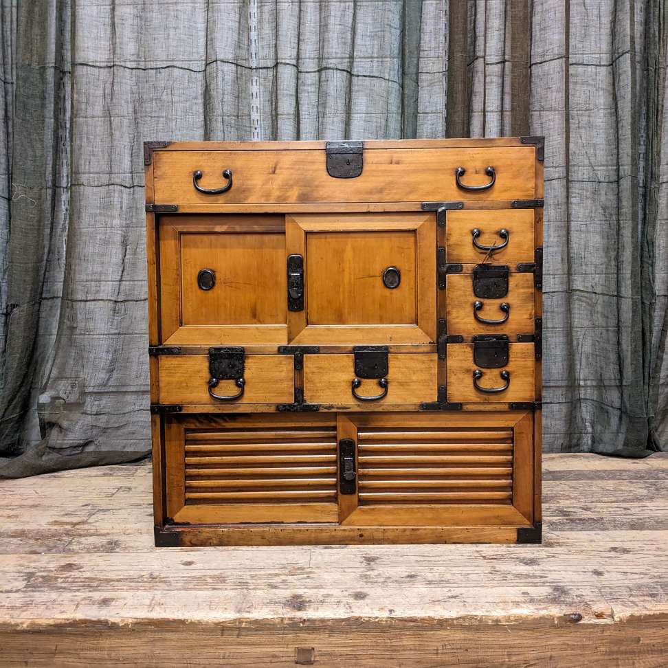Choba Dansu, Japanese Merchant’s Chest – Cypress | Meiji c.1890