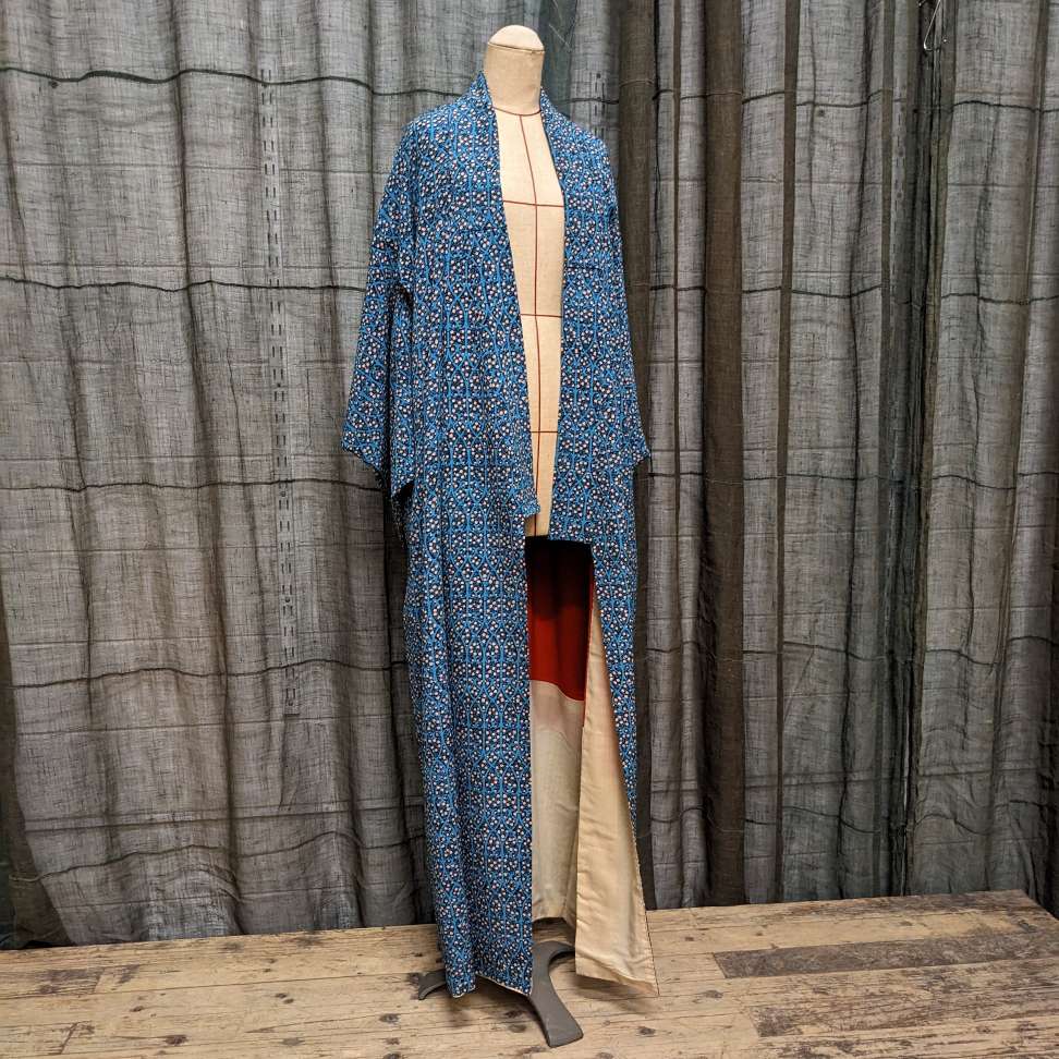 Vintage Japanese Silk Kimono with Vines and Blossom Pattern