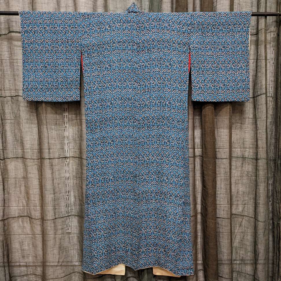 Vintage Japanese Silk Kimono with Vines and Blossom Pattern