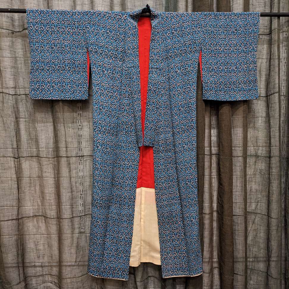 Vintage Japanese Silk Kimono with Vines and Blossom Pattern