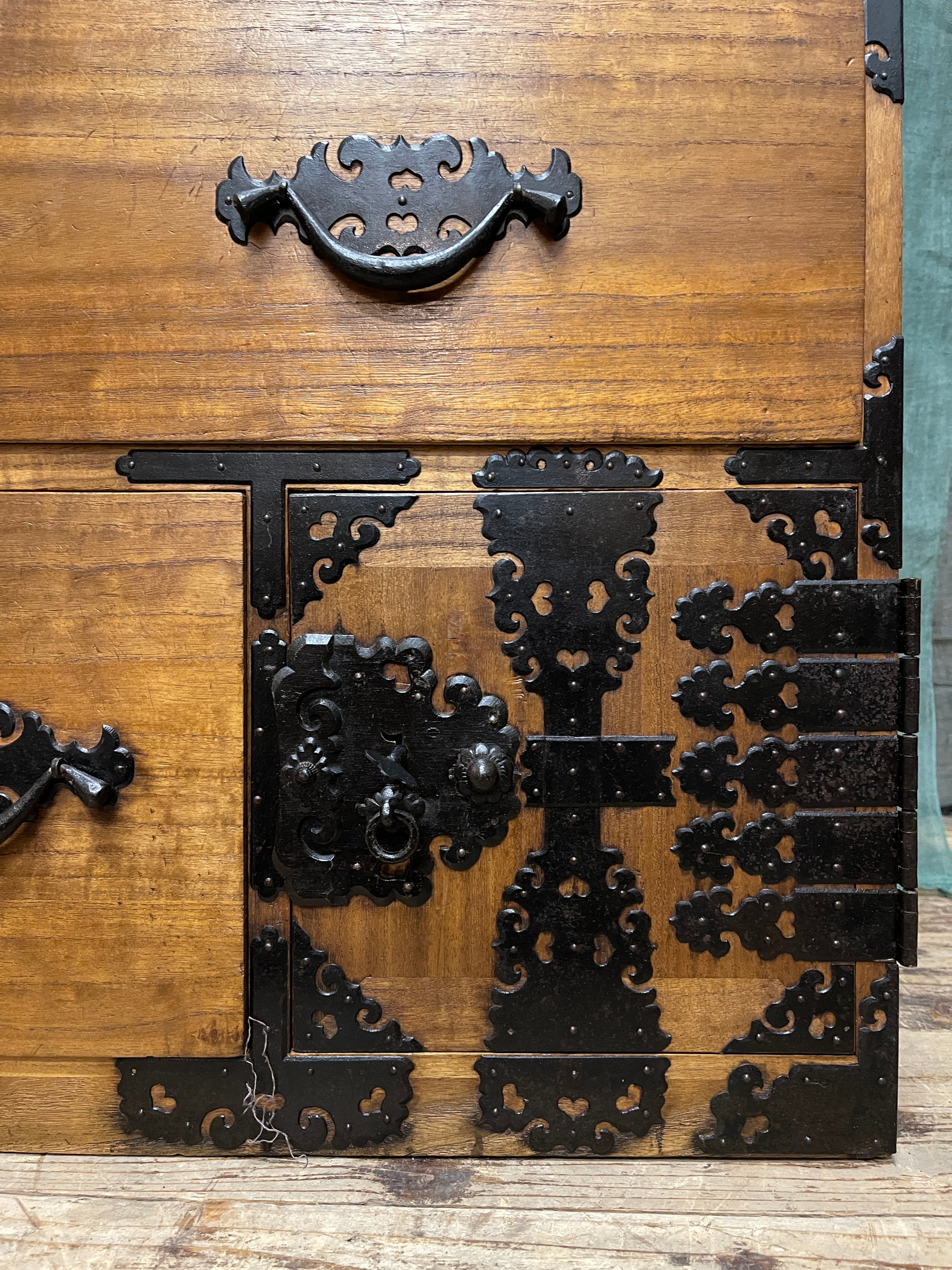 Japanese Kimono Chest of Drawers From Kanazawa - Paulownia | Meiji