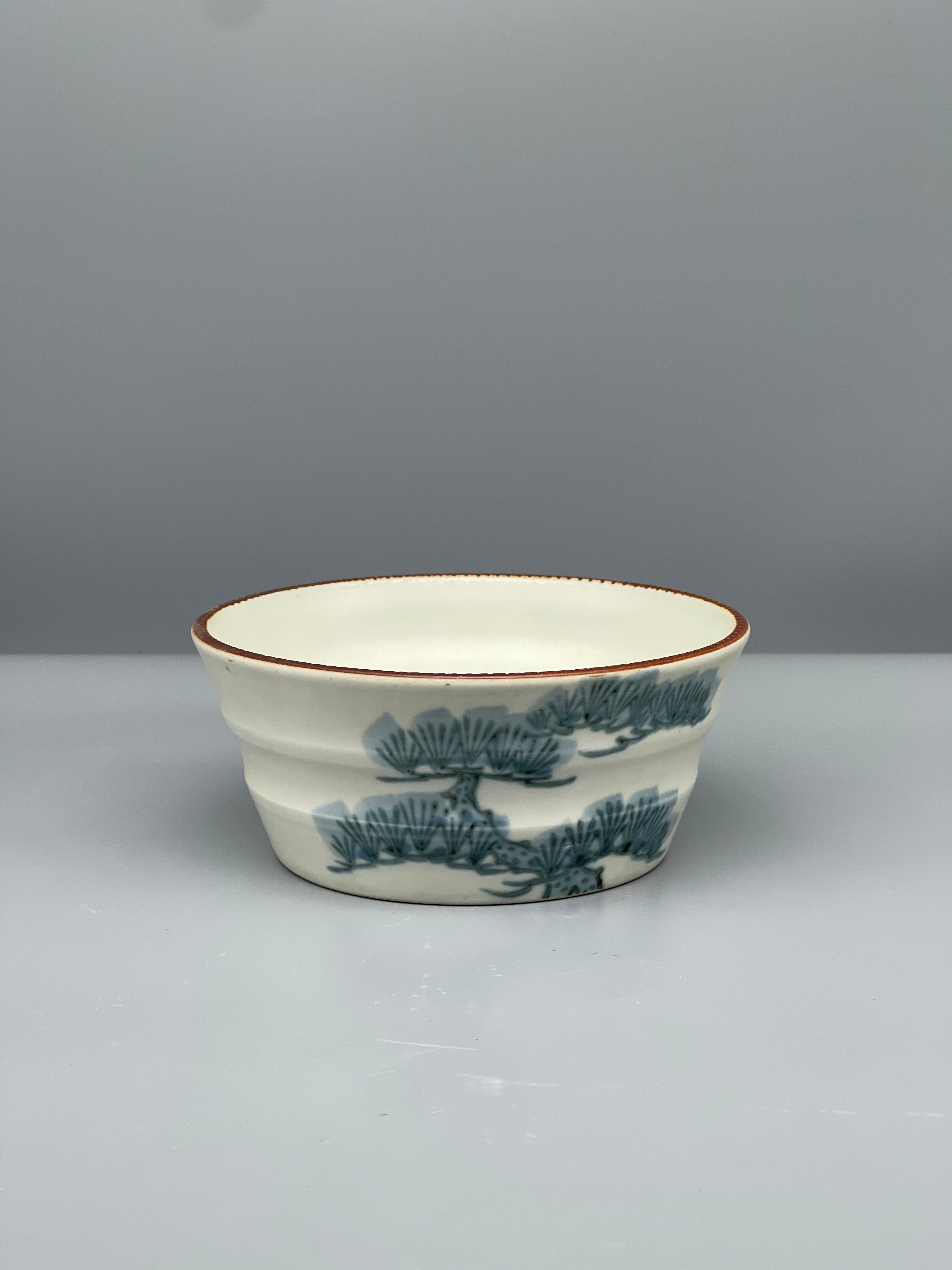 Japanese Five Piece Tableware Set, Blue & White Matsu Pine Motif