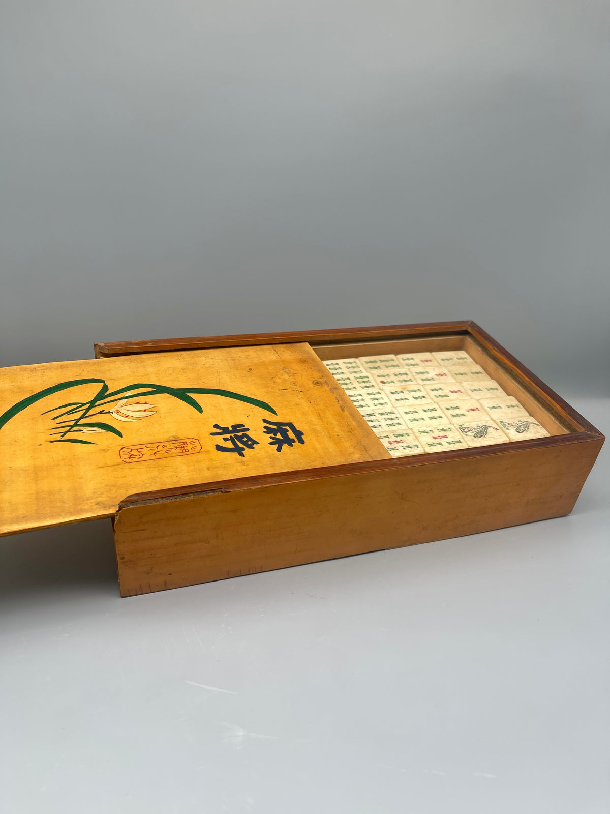 Vintage Chinese Mahjong Game Set