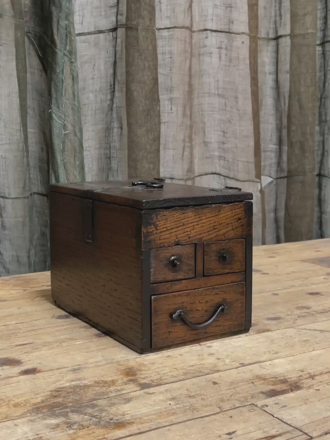Antique Japanese elm calligraphy box (suzuri bako), Edo period, video